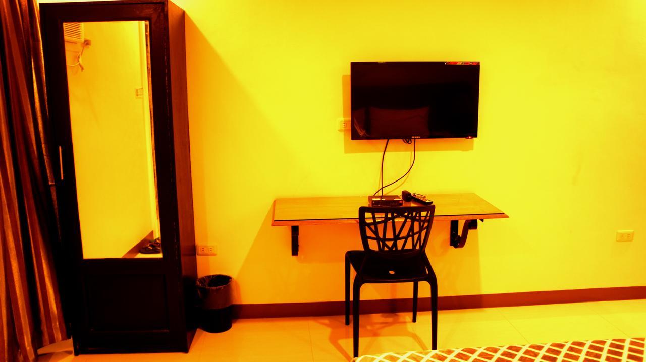 Urbantel Hotel Lucena Luaran gambar