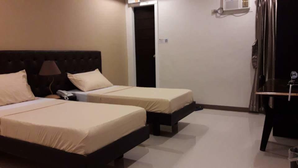 Urbantel Hotel Lucena Luaran gambar